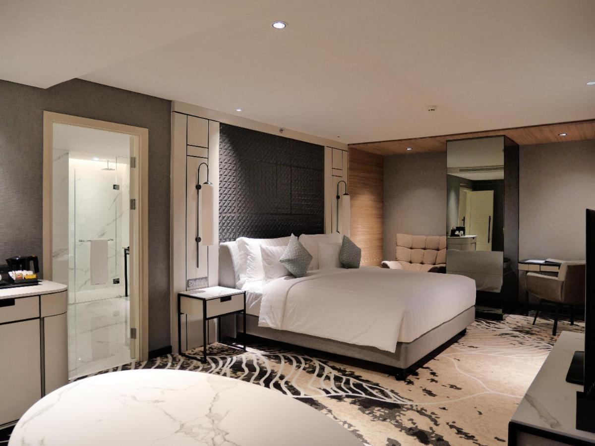 Movenpick Surabaya City Dış mekan fotoğraf